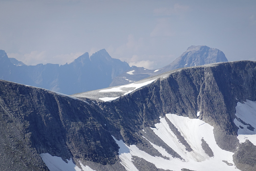 God utsikt mot kjente Romsdalstopper, Fossafjellet foran.