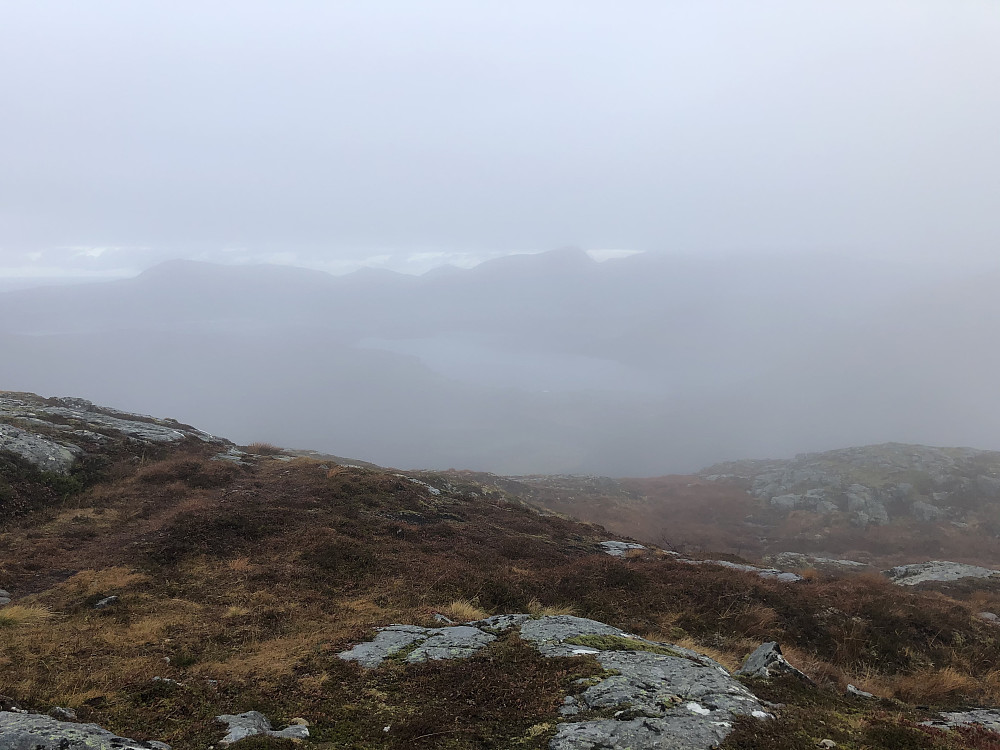 Var såvidt innom Hustadvika-kommunegrensa. Her i retning Fræna fra Middagsfjellet.