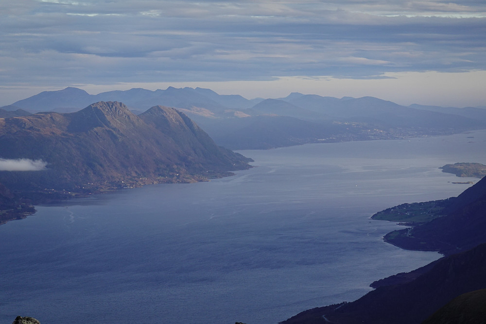 Og Molde by hvis vi snur oss den andre veien.