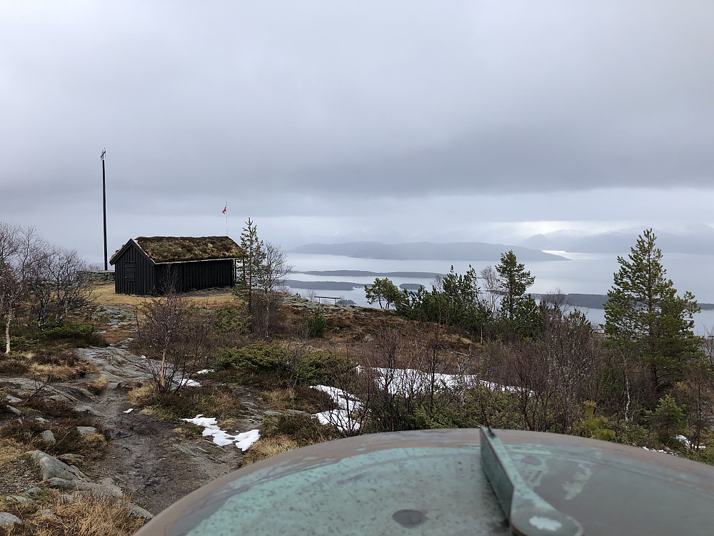 Påskesnøen på Varden er tilnærmet borte.