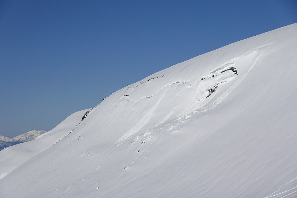 Snø som venter på å skli ut.