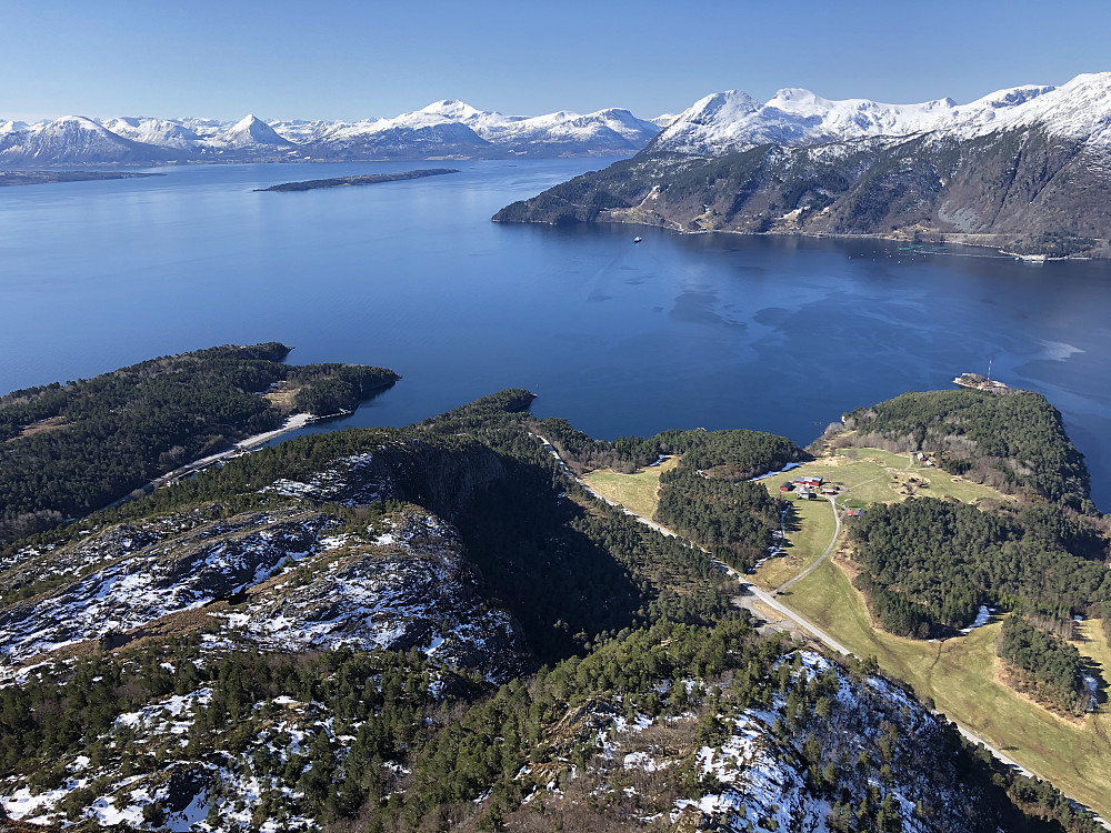 Fra Vardfjellet med Julneset og Otrøya.