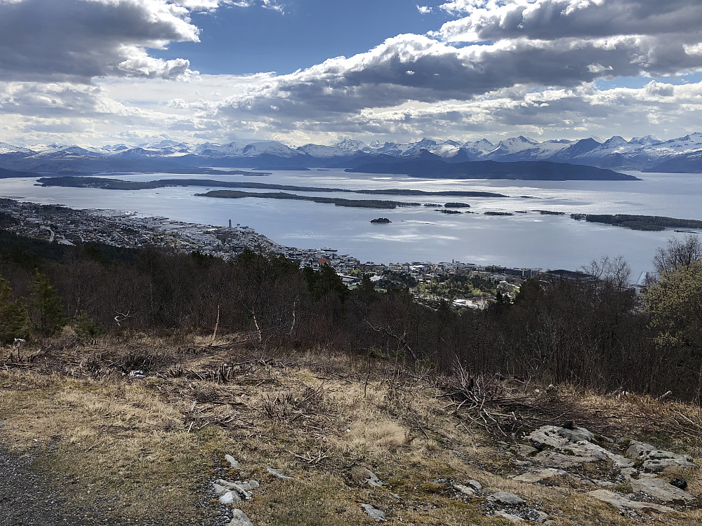 Fra Varden mot byen og Moldepanoramaet.