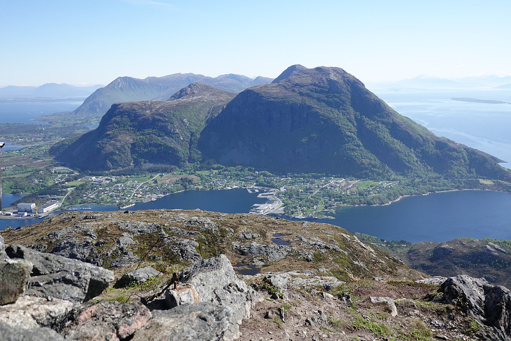 Fra Bløkallen mot Midsund sentrum.