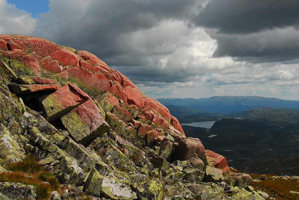 Brattefjell med utsyn mot Skjesvatnet