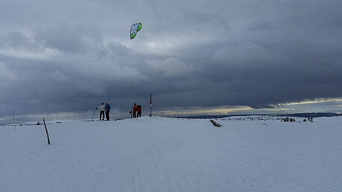Kiting på toppen.
Marit og Helge også