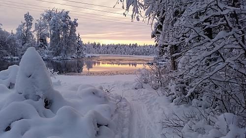 Vakkert ved Mesnaelva som vanlig