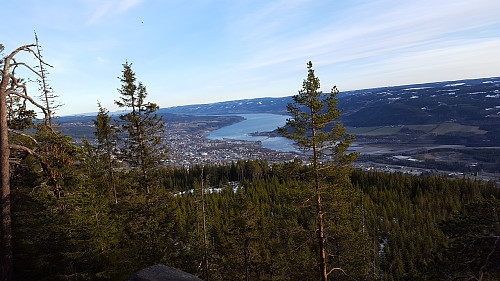 På utsiktspunktet rett nedenfor Balbergkampen