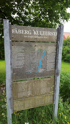 Informasjonstavle ved Fåberg kirke