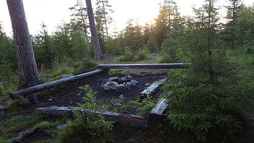 Litt nedenfor Kinnhøgda