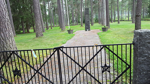 Inngangen til krigskirkegården