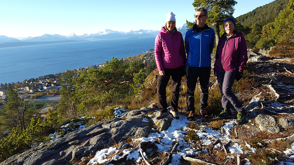 Anne Marit, Jan Arne og Anne Grete på Langlihaugen