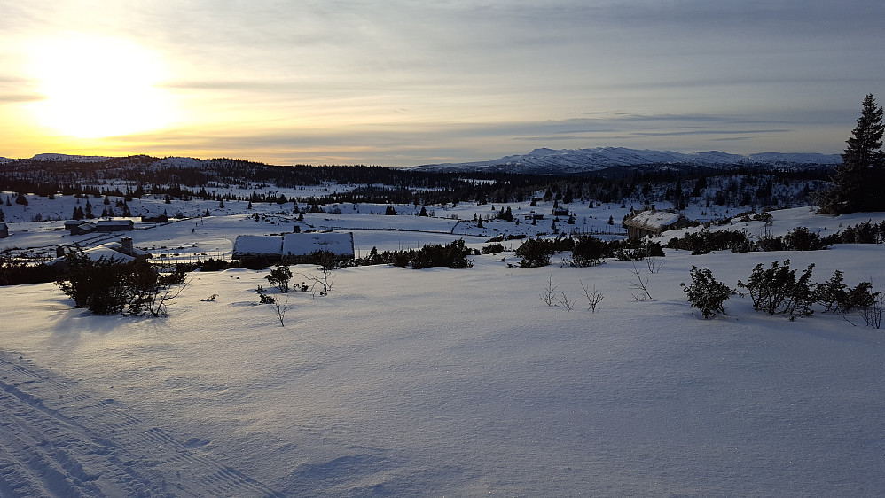 Utsikt ned på Nysetra og Synnfjellet