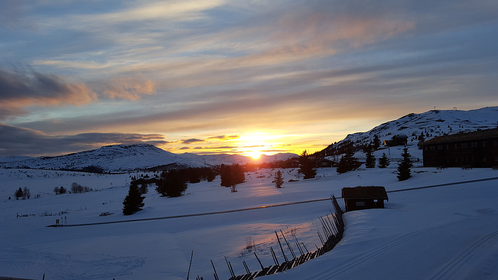 Solnedgang Ved Spidsbergseter 
