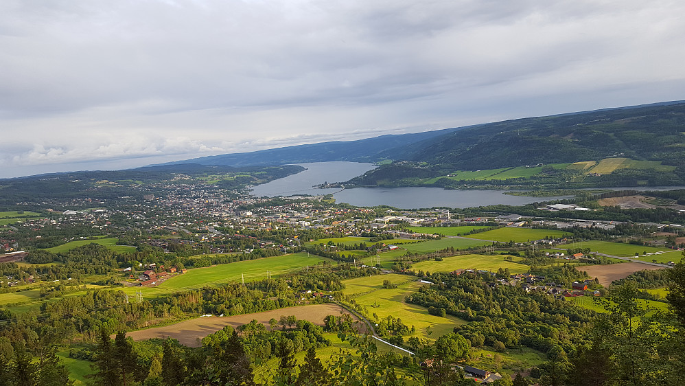 Lillehammer fra utsiktspunktet nedenfor masta