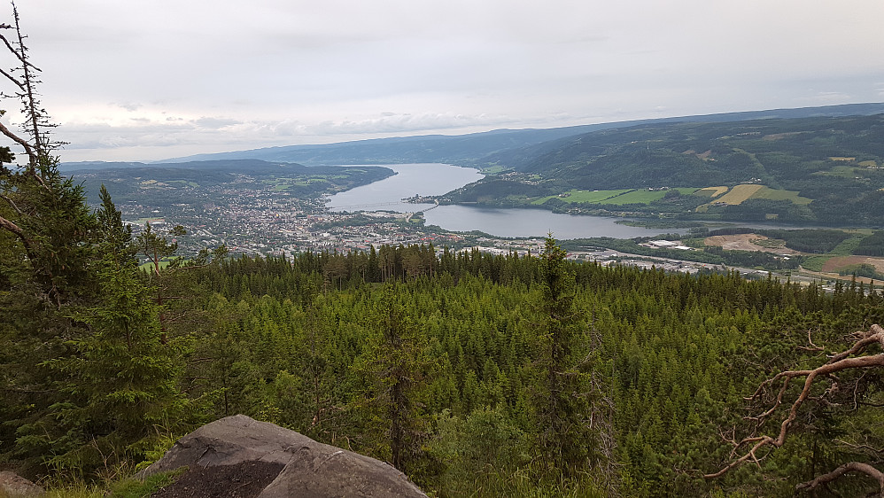 På utsiktspunktet rett nedenfor Balbergkampen