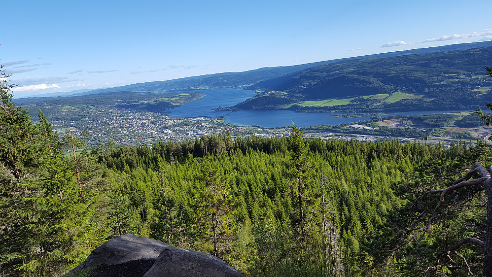 Utsiktspunkt rett nedenfor toppen