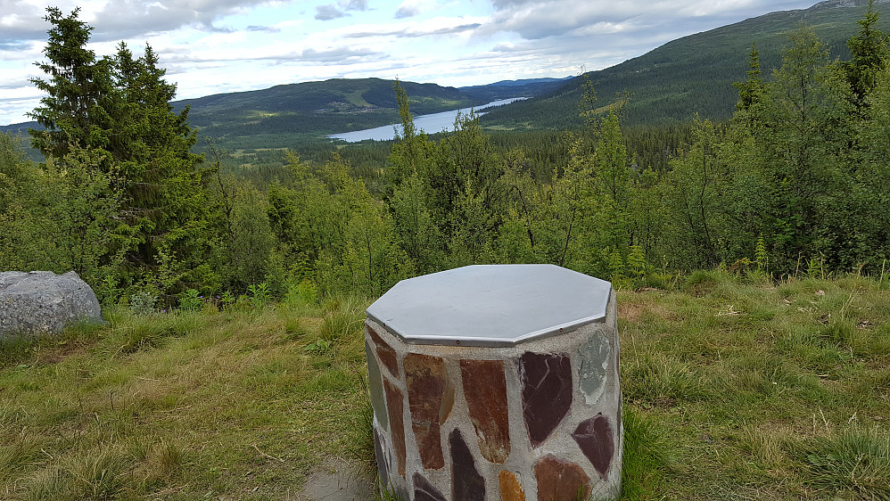 Sikteskiva på parkeringslomma under Synnhallberget