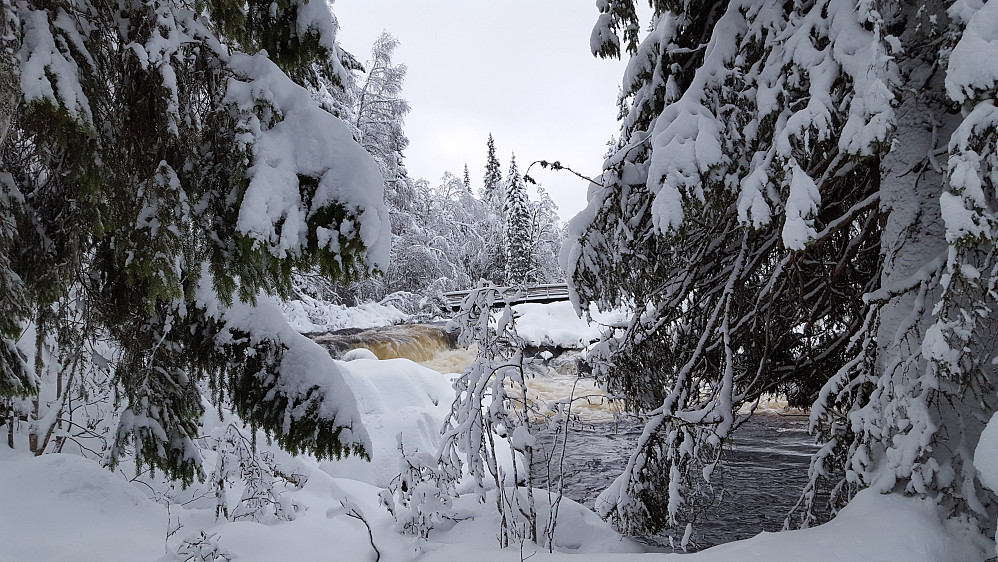 Langs Mesnaelva, Øvstedalsfossen