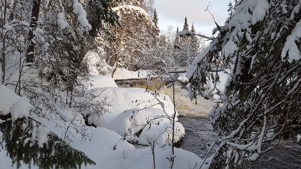 Ved Øvstedalsfossen