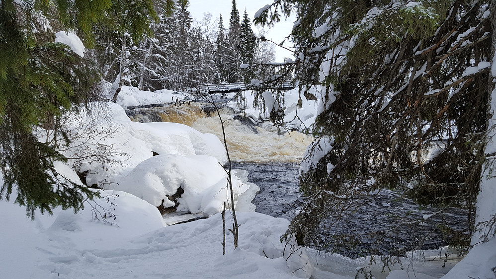 Ved Øvstedalsfossen