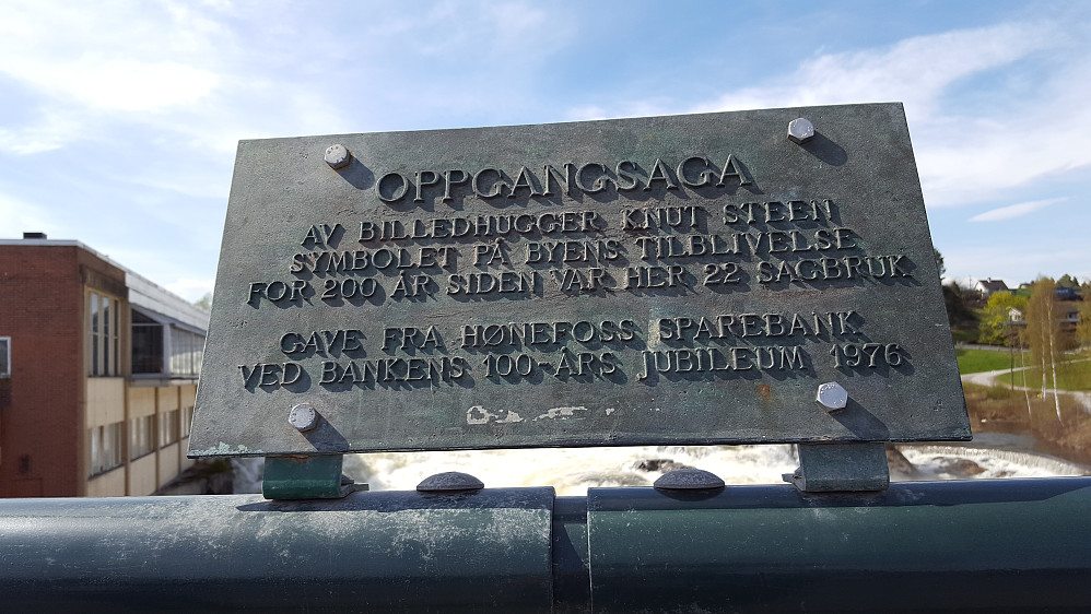 Info om kunstverket i Hønefossen