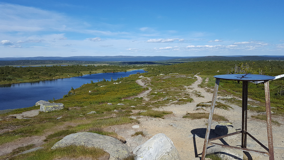 Ved retningsskiva på Sjusjøfjellet
