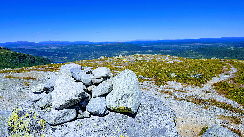 På Ormtjernkampen, skimter Rondane i det fjerne