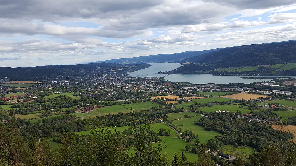 Utsiktspunkt nedenfor masta, fint på Lillehammer