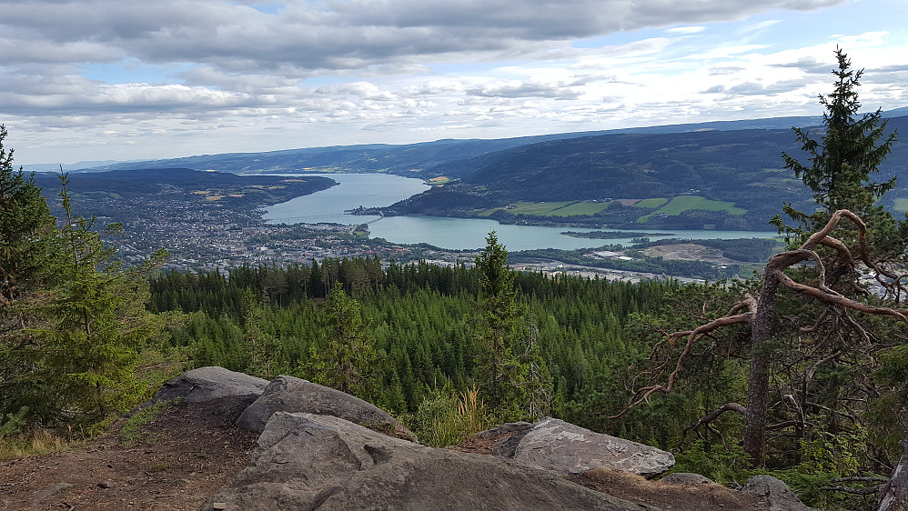 På Balbergkampen, sitter i huska og tar bildet