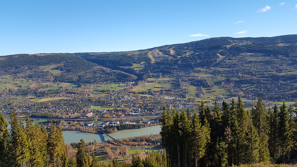 Utsikt mot Øyer og Hafjell på veg oppover