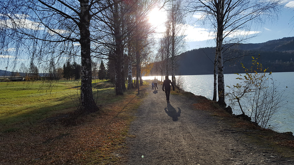 Full fart på vei tilbake, på Strandpromenaden