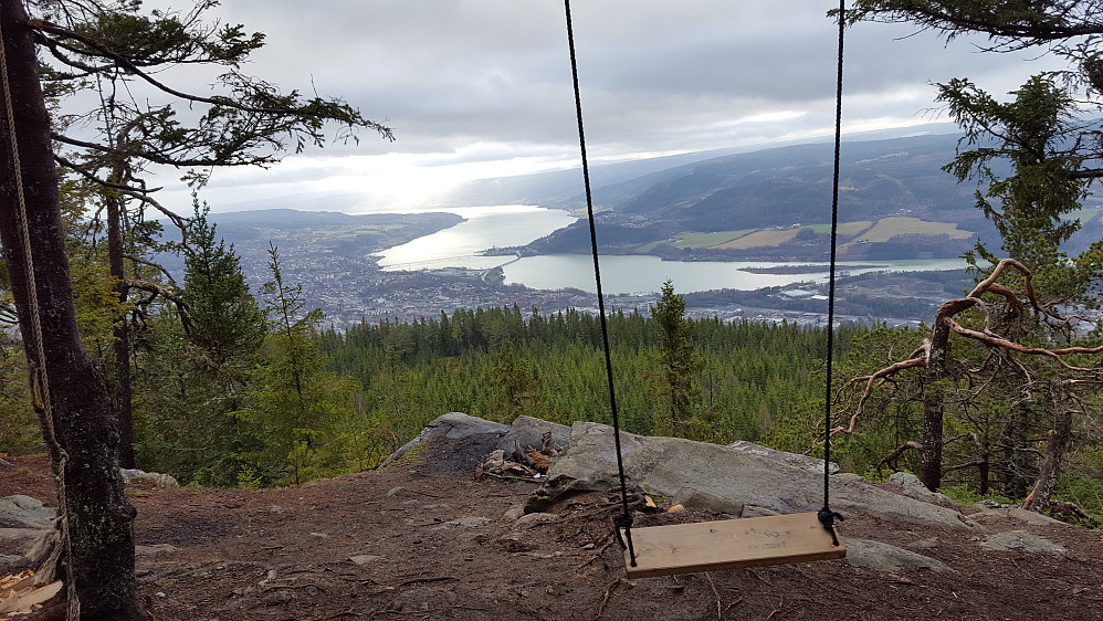 På utsiktspunktet rett nedenfor Balbergkampen