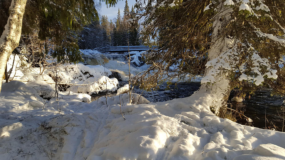 Ved Mesnaelva, Øvstedalsfossen