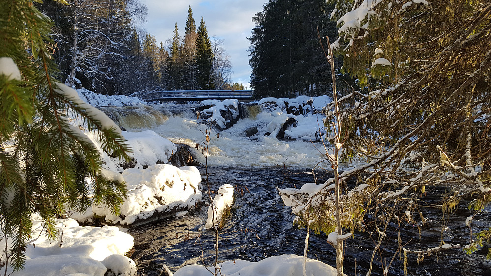 Ved Mesnaelva, Øvstedalsfossen