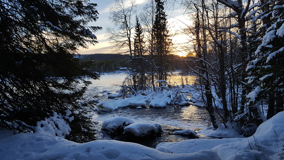Ved Øvstedalsfossen