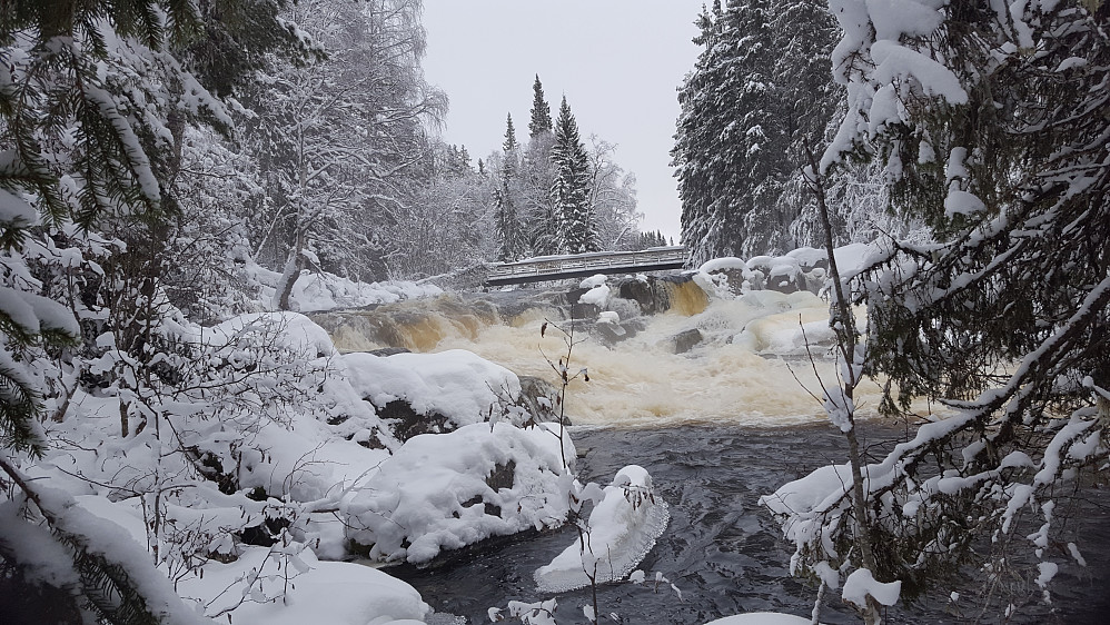 Ved Mesnaelva, Øvstedalsfossen