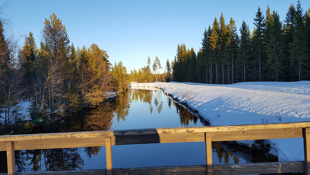 Mesnaelva, Kanalen
