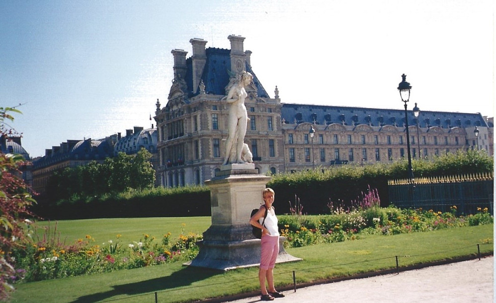 Marit utenfor Louvre