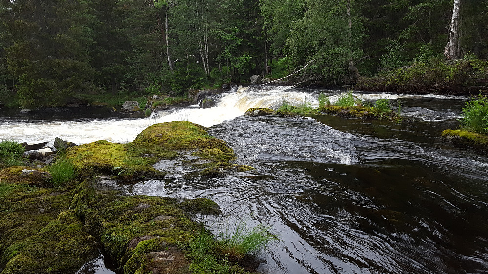 Ved Øfstdalsfossen
