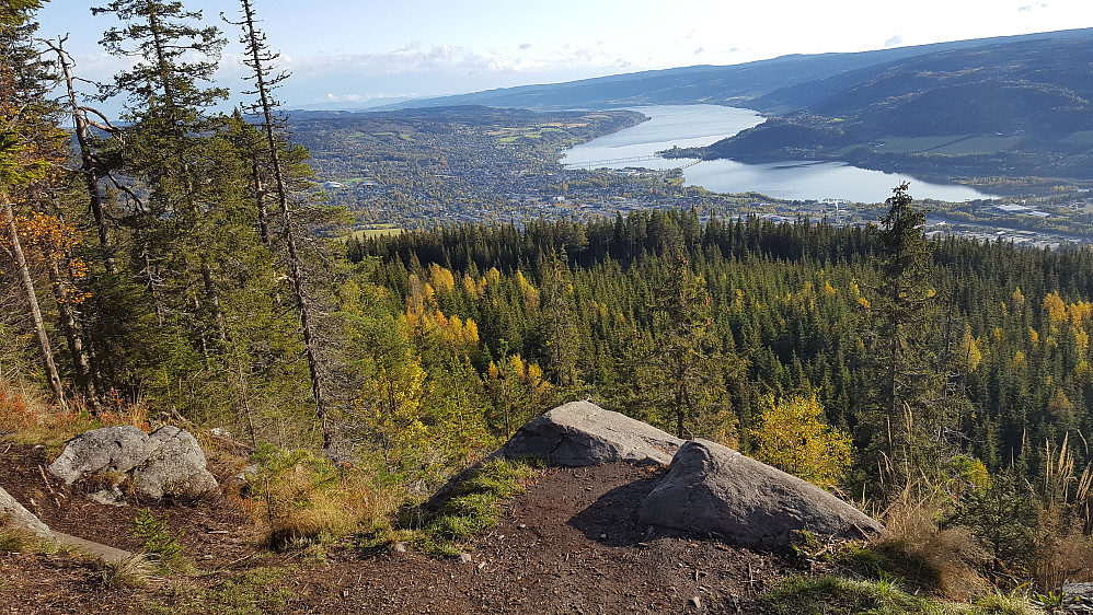 På utsiktspunktet rett nedenfor Balbergkampen