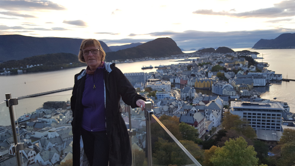 Anne Grete på Byrampen på veg opp