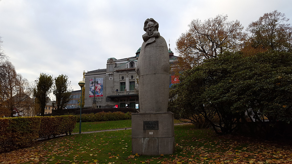 Ibsen foran Den Nationale Scene