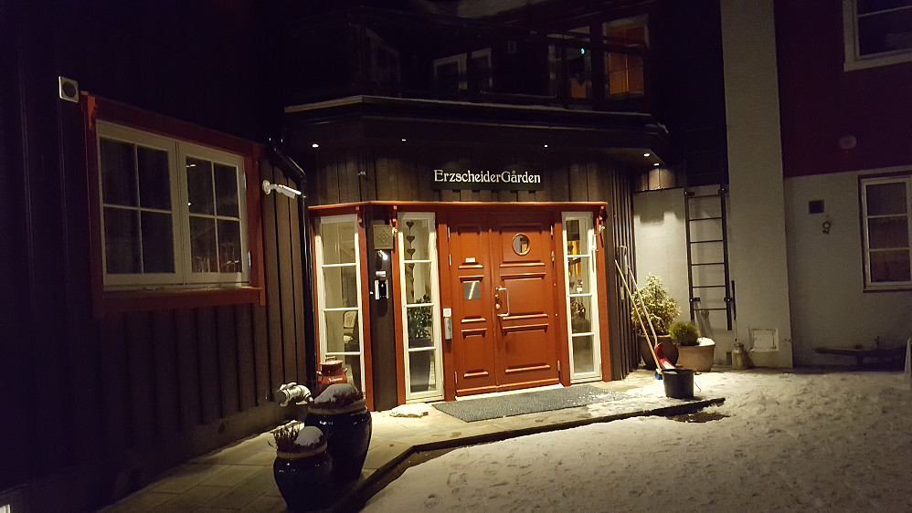 Ankom Erzscheidergården i går kveld