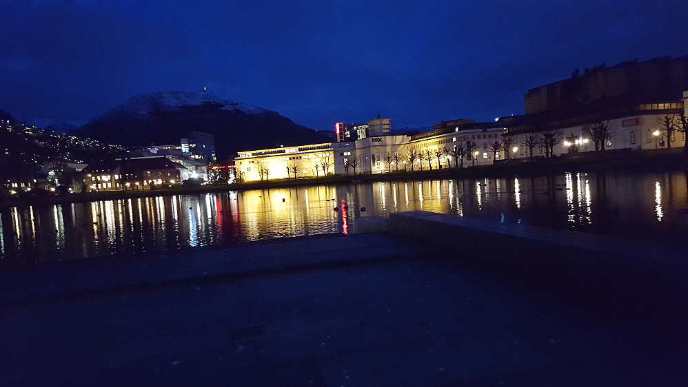 Bergen by night