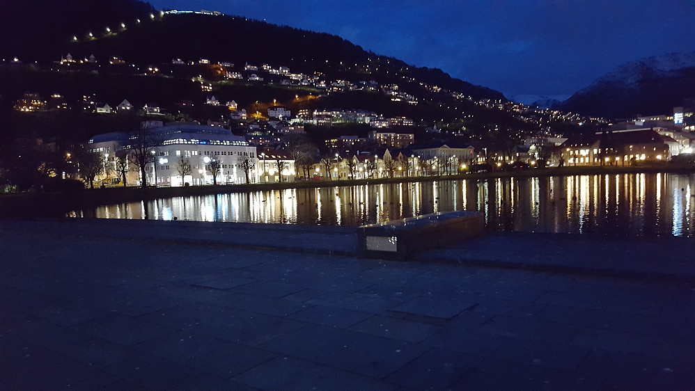 Bergen by night
