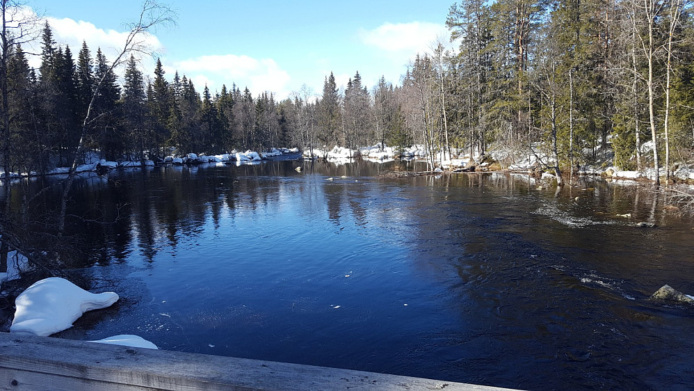 Mesnaelva ved Mesnasaga