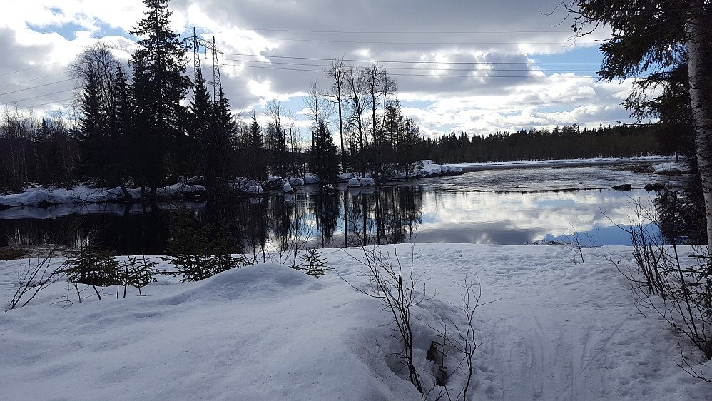 Mesnaelva ved Birkebeinerløypa/Ingalåmi
