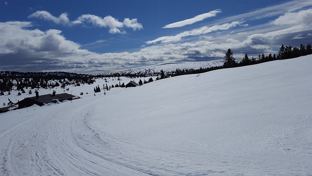 Ved Gjesbuåssetrene, mot Snørvillen