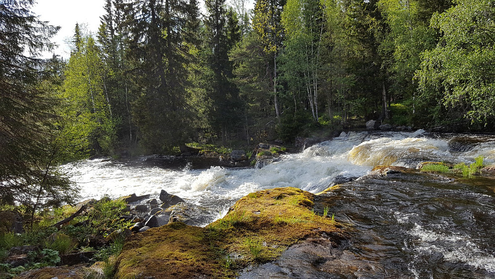 Ved Øfstdalsfossen